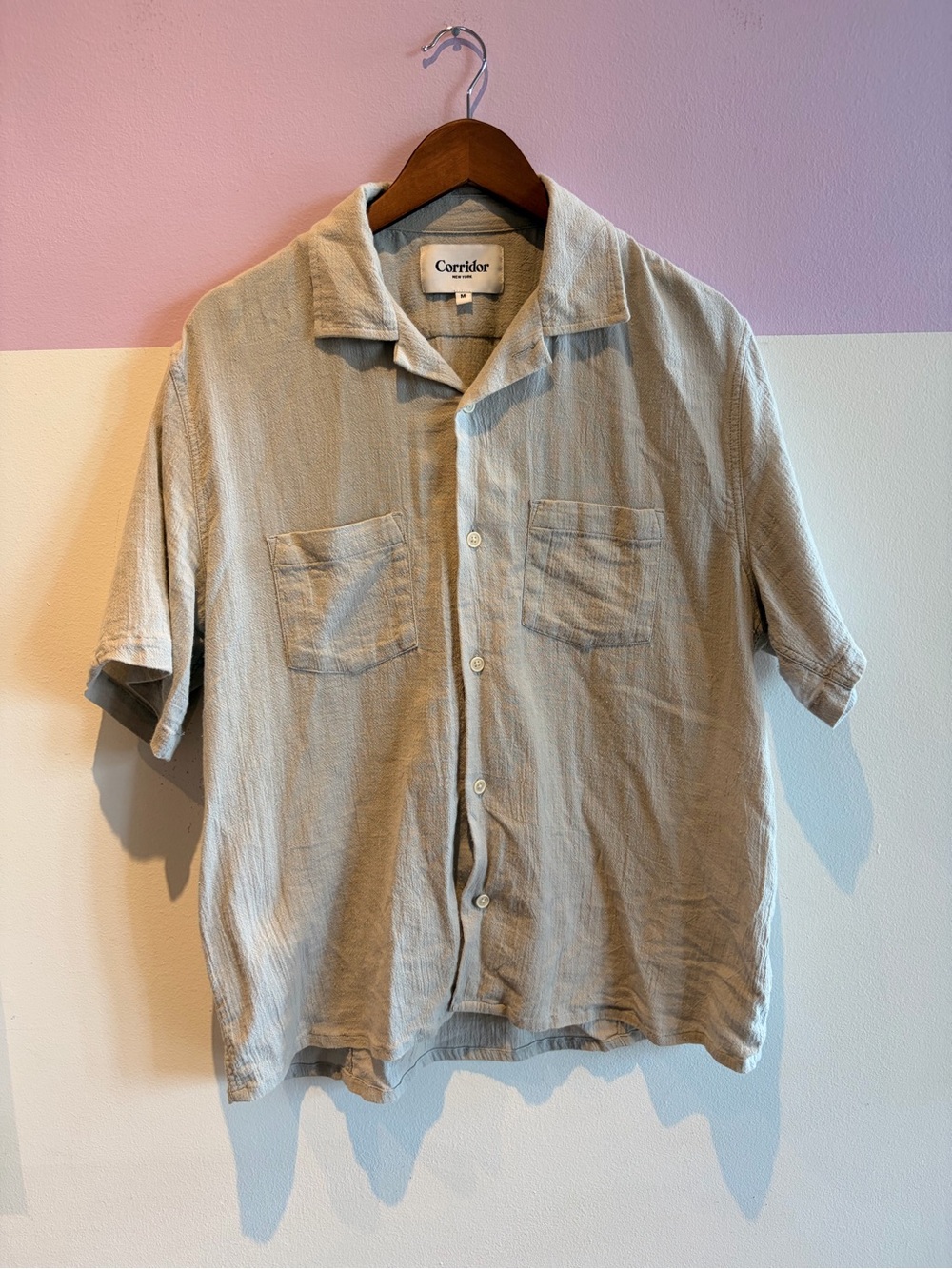Corridor Relaxed Short-Sleeve Gauzy Button-Down Shirt in Light Grey